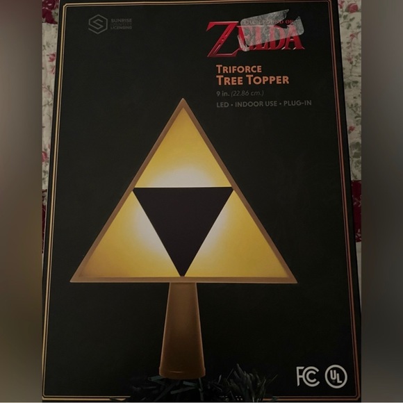 Nintendo | The Legend of Zelda | Triforce Light-Up Tree Topper - Picture 4 of 4